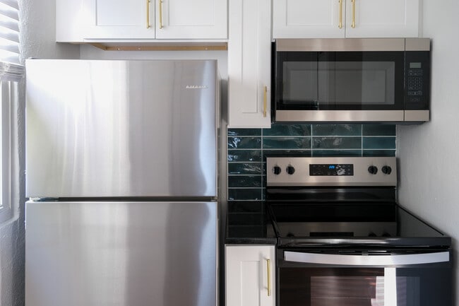 Building Photo - West End Commons