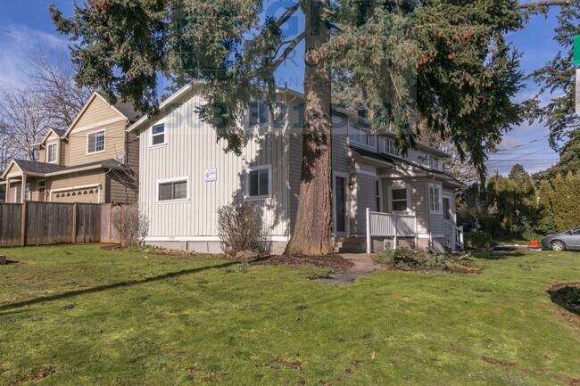 Photo - Charming 2 Bedroom Apartment Available in Milwaukie - Private Fenced-In Yard! Unit 01