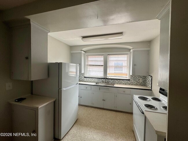 Photo - 2338 Oak St