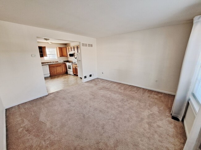 Photo - 2 Bed / 1-1/2 Bath Townhome