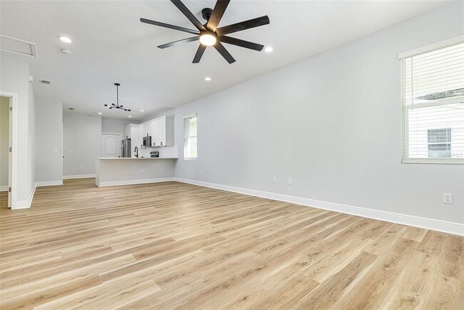 Photo - 113 W Elm St