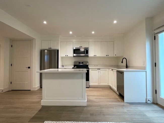 Photo - 19768-1975B 75B Ave