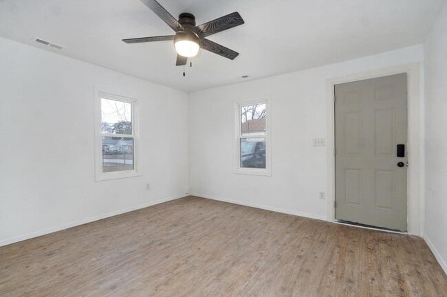 Photo - 513 S Broadway Ave