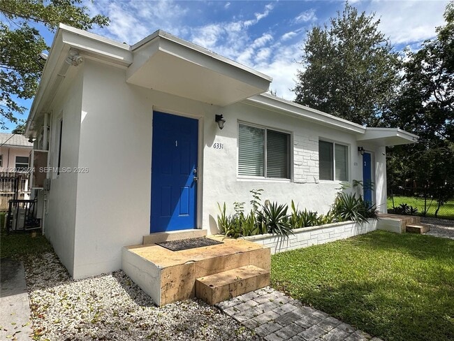 Photo - 6331 NE 4th Ct Unidad 1