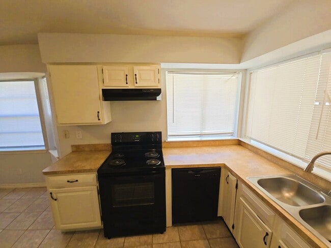 Photo - 5611 Caldicote St