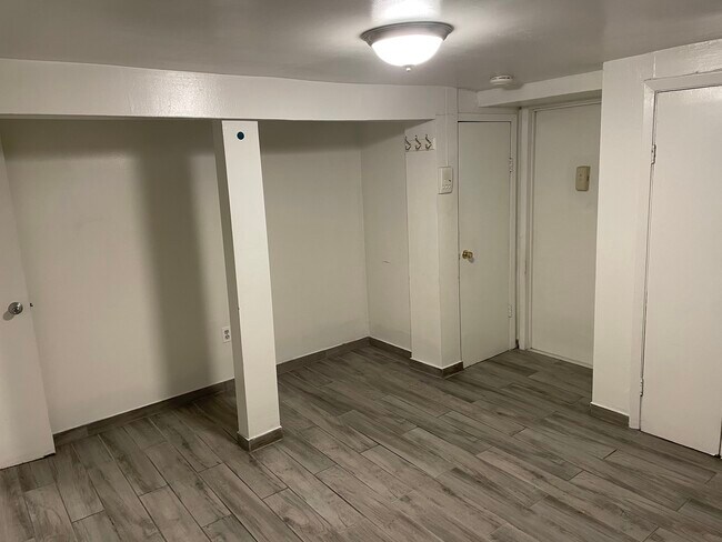 Photo - 3985 Saxon Ave