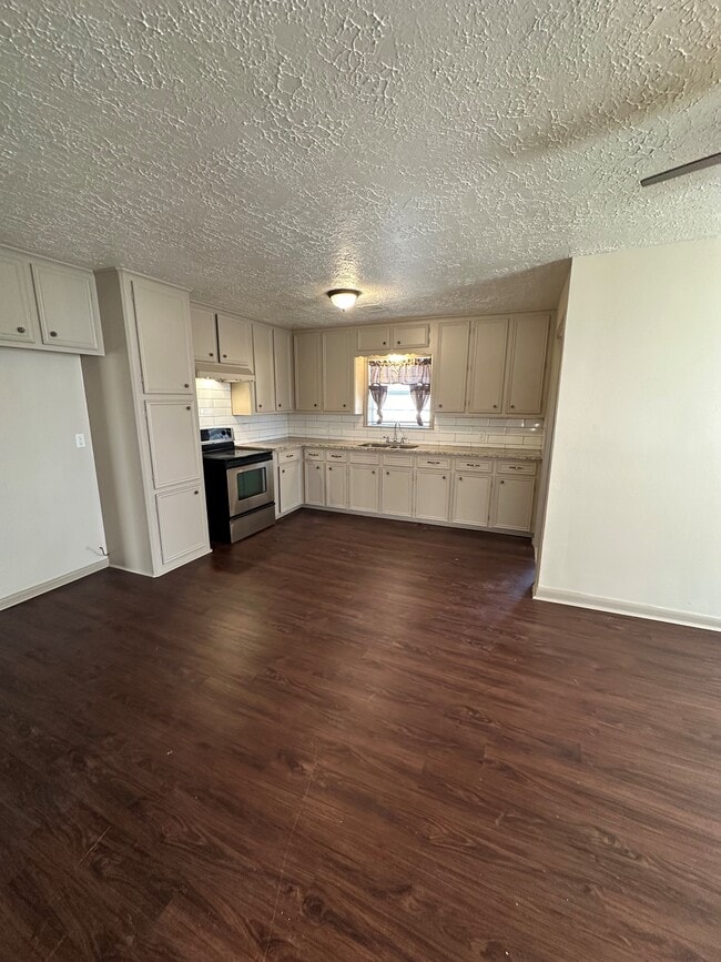 Photo - 5561 Father Jaron St