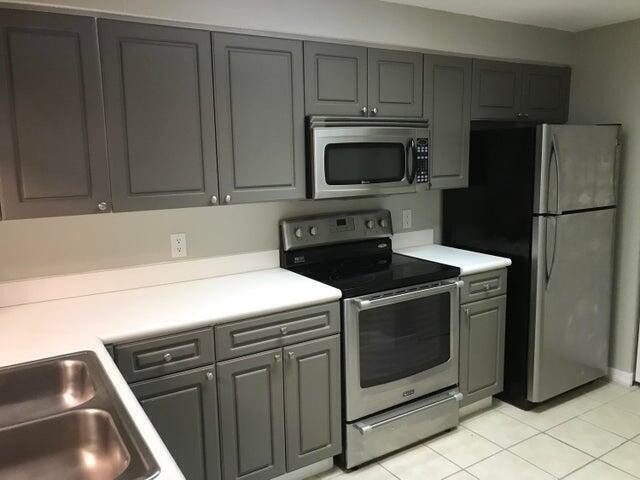 Building Photo - 3023 Alcazar Pl Unit 202