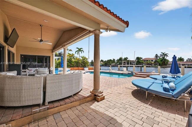 Photo - 317 S Riverside Dr