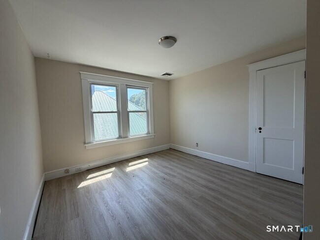 Photo - 887 Howe Ave Unit 3