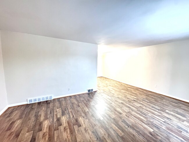 Photo - 8560 Castor Ave