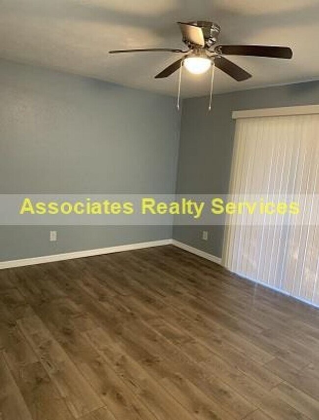 Photo - 2 Bed/2.5 bath End Unit Town home!  LOOK !!!