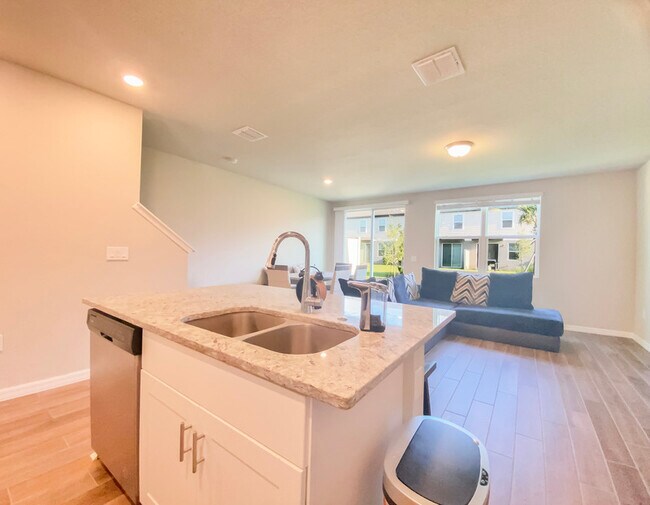 Photo - 561 Legacy Lp