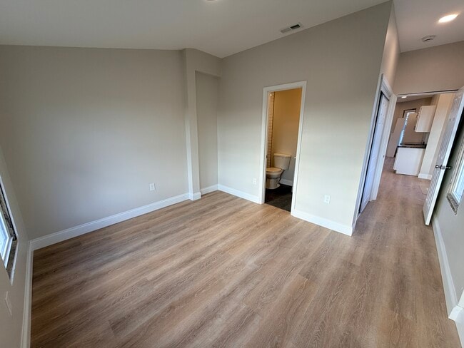 Photo - 3 E Overlea Ave