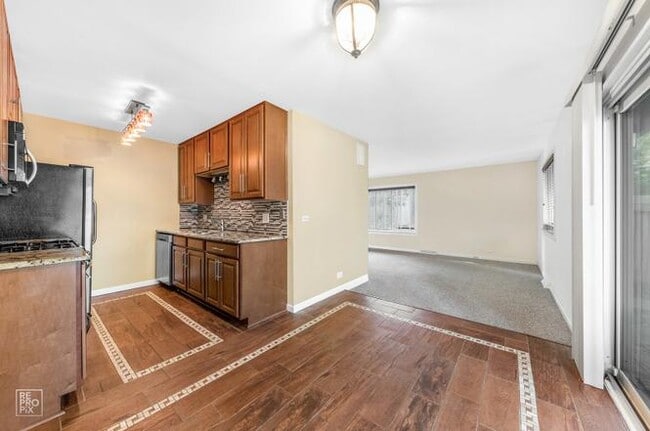 Photo - 636 Forum Dr