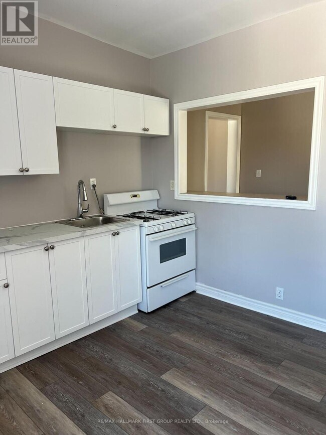 Photo - 730 Simcoe St S Unit 5