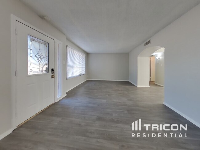 Photo - 15614 N 55th Ave