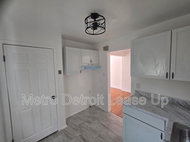 Photo - 15734 Meyers Rd
