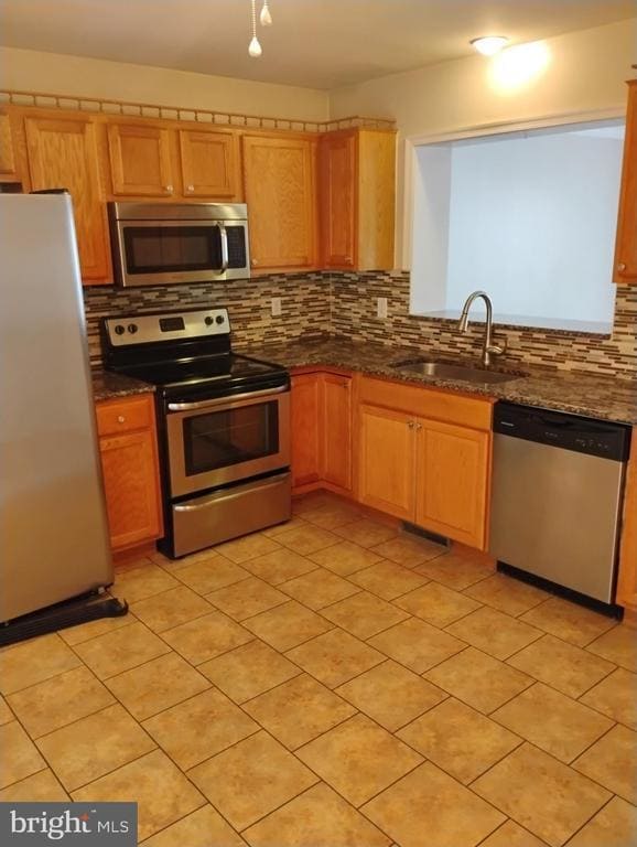 Photo - 667 Walnut St