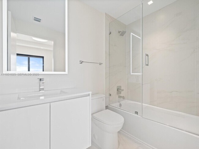 Photo - 700 NE 24th St Unit 4305