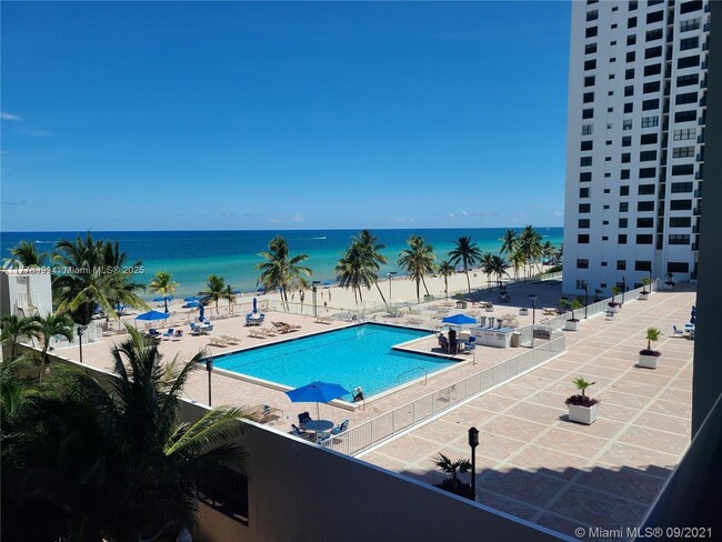 Building Photo - 2101 S Ocean Dr Rental