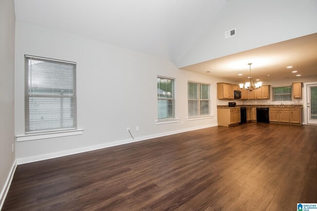 Photo - 875 Maple Trce