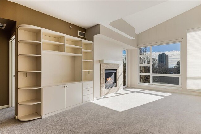 Photo - Spacious + secure 1/1 condo with a bonus r... Unidad 532