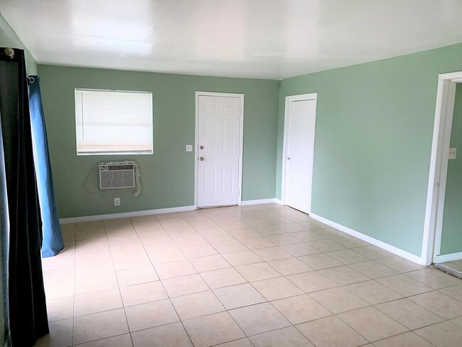 Photo - 7075 47th St N