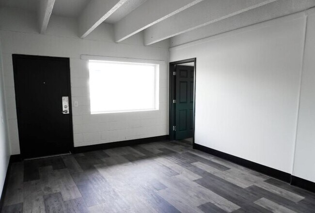 Building Photo - First Full Month Rent Free plus a Free Ring Camera Unit 208