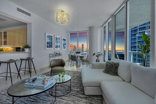 Photo - 100 South Pointe Dr Unidad 2208