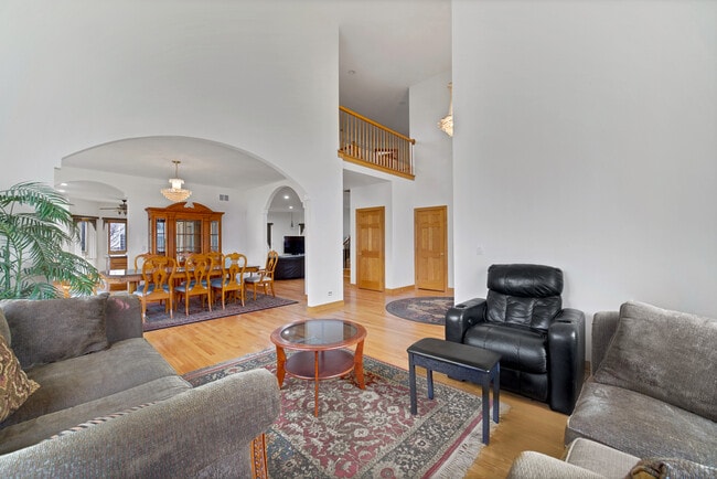 Photo - 9131 Delphia St