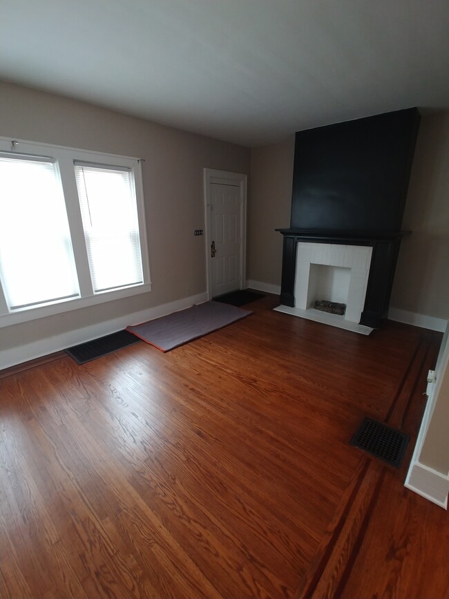 Building Photo - 2400 Page Ave Unit 1