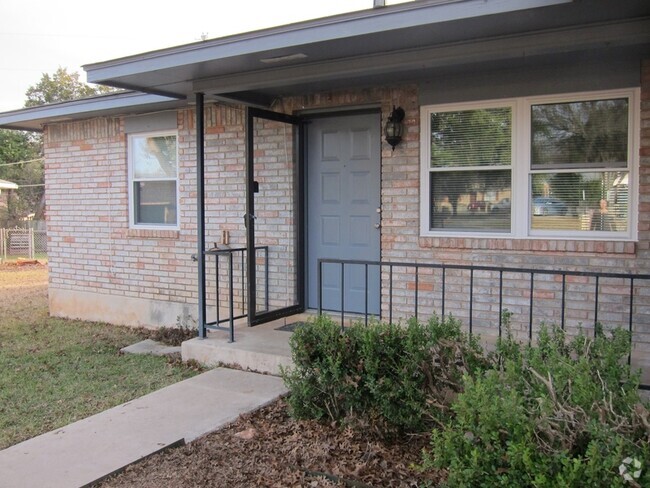 Front porch - 327 Briarwood Dr Rental