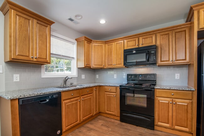 Photo - 107 Williams Rd