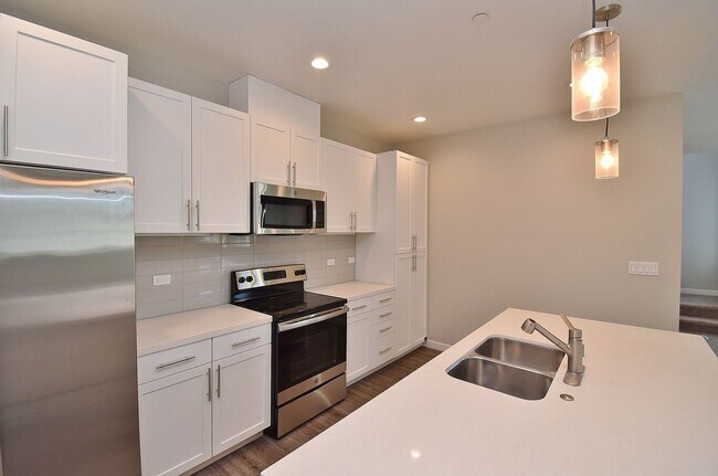 Photo - $3,390 / 2 BR - STUNNING MODEL TOWN HOME IN CENTRAL FREMONT