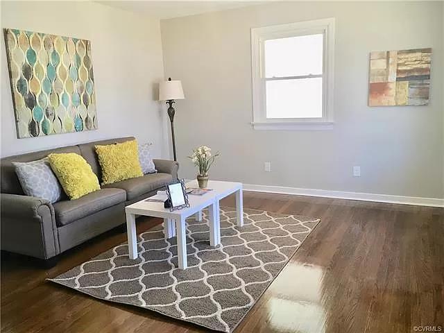 Photo - 943 Kingsway Rd