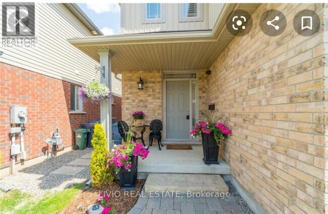 Photo - 204 Couling Crescent