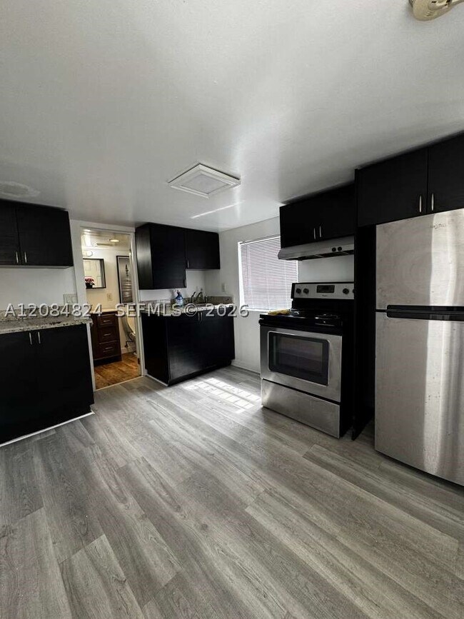 Photo - 1121 NW 40th St Unit 3