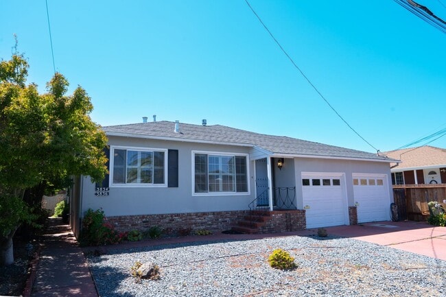 Building Photo - 3834 Colegrove St Unit 3834 Colegrove St