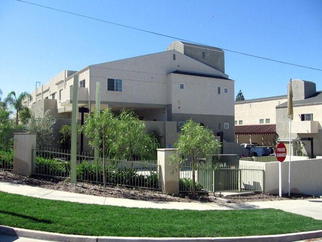Building Photo - Towne Crest Apartments