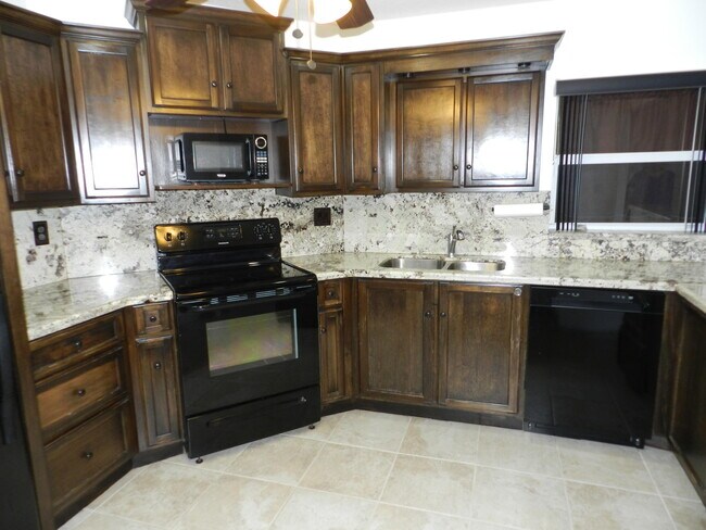 Photo - 3 Greenway Village N Unidad 108