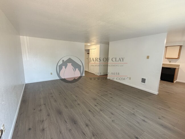 Photo - Ground Floor 2 Bedroom with Washer/Dryer Hook-ups! Unit 3952
