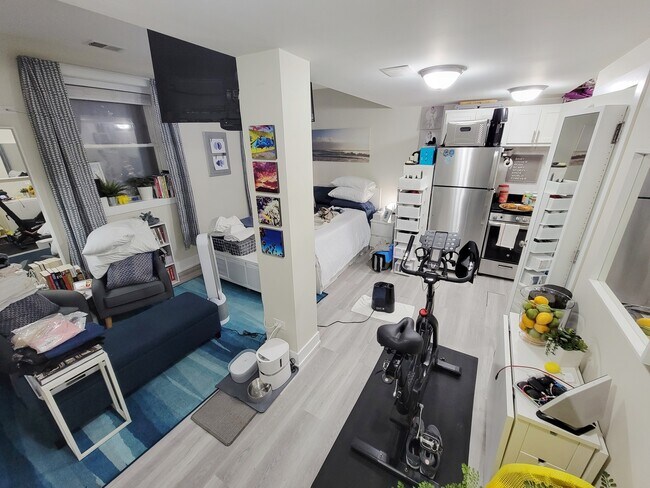 Photo - 648 W Roscoe St NGD