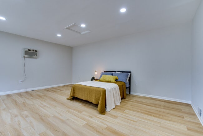 Building Photo - 5471 Braddock Ridge Dr Unit Addition Suite