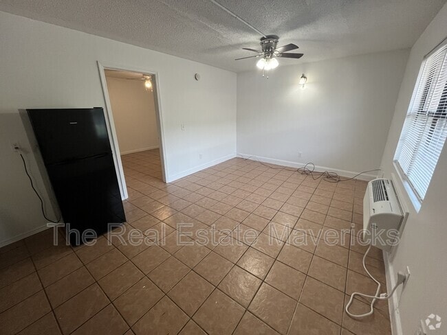 Building Photo - 925 Shallowford Rd Rental
