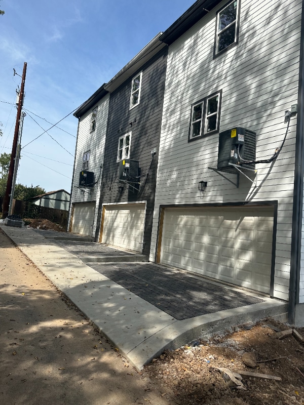 Photo - 200 Raymond St