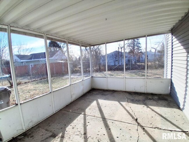 Photo - 2022 W Richwoods Blvd