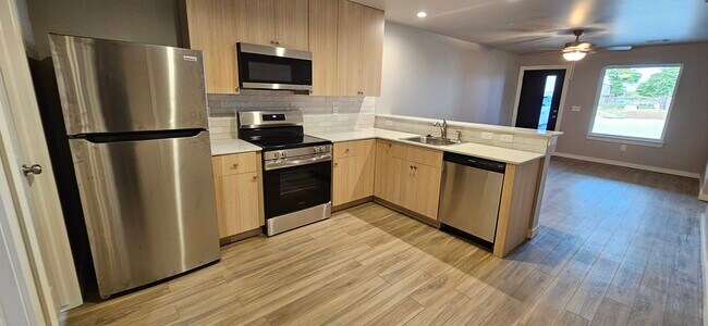 Photo - 2361 N Thompkins Ave