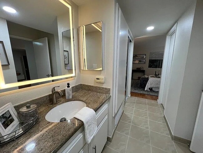 "Charming 1-Bedroom Retreat in San Jose's Heart – Your Perfect Cozy Haven Awaits!"