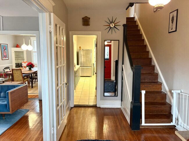 Foyer - 3532 Park Pl NW